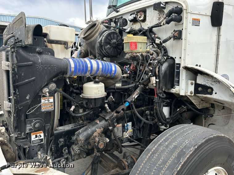 image for item DJ6336 2016 Peterbilt 330  box truck