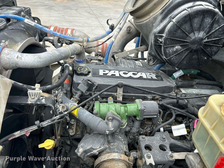 image for item DJ6336 2016 Peterbilt 330  box truck