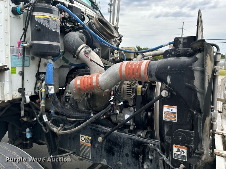 image for item DJ6336 2016 Peterbilt 330  box truck