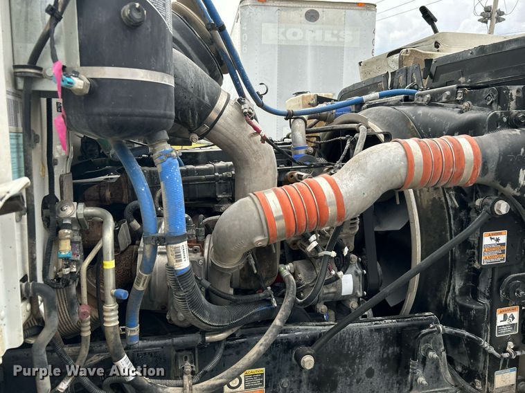 image for item DJ6336 2016 Peterbilt 330  box truck