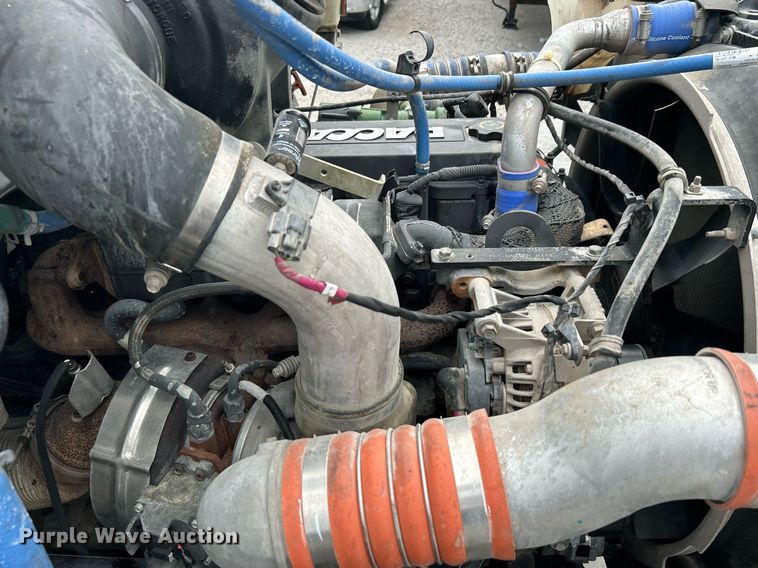 image for item DJ6336 2016 Peterbilt 330  box truck