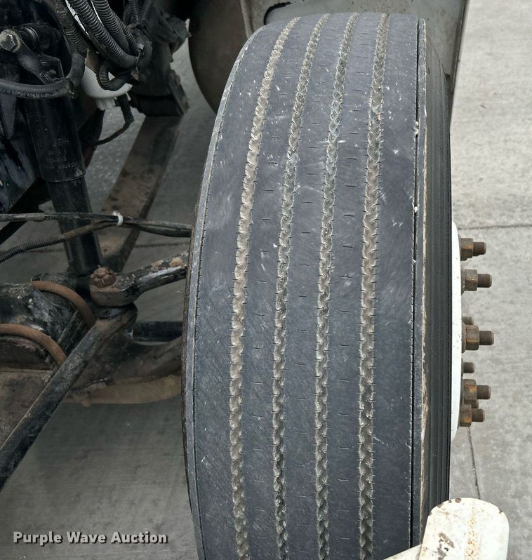 image for item DJ6336 2016 Peterbilt 330  box truck