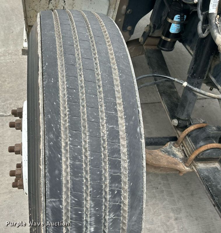 image for item DJ6336 2016 Peterbilt 330  box truck