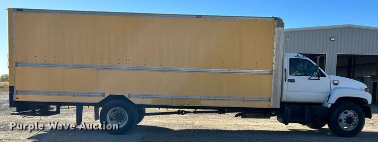image for item DJ6381 1999 GMC C6500  box truck