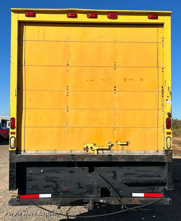 image for item DJ6381 1999 GMC C6500  box truck