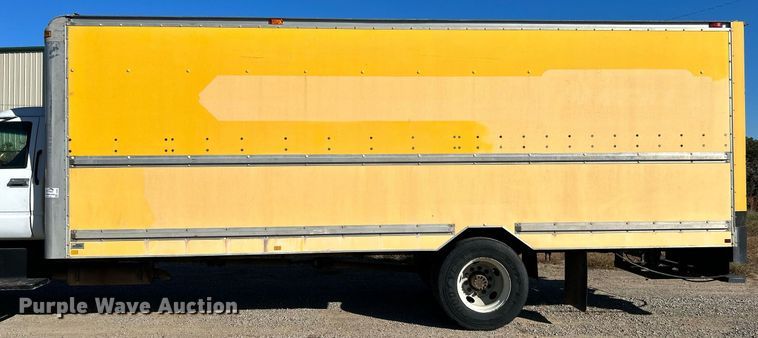 image for item DJ6381 1999 GMC C6500  box truck