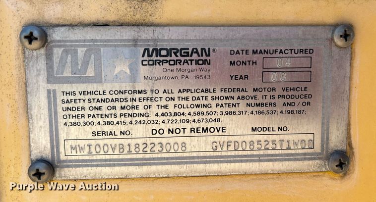 image for item DJ6381 1999 GMC C6500  box truck