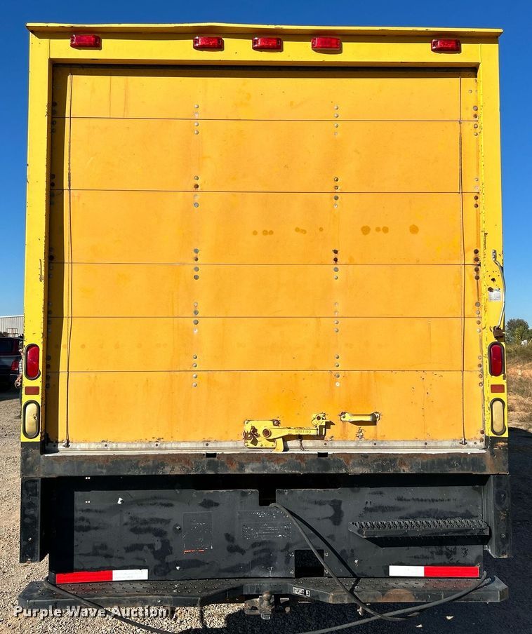 image for item DJ6381 1999 GMC C6500  box truck