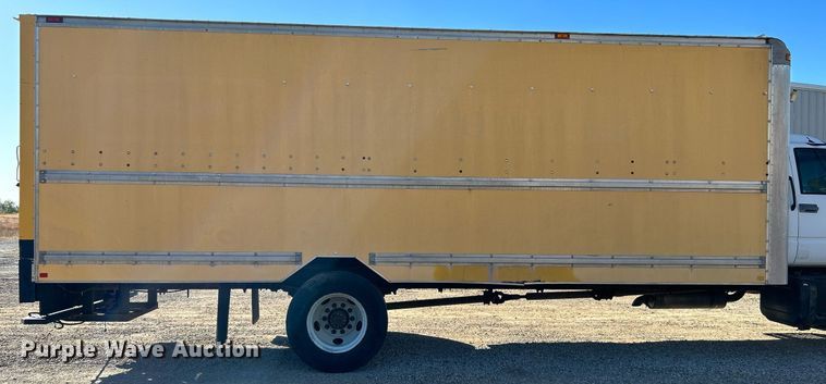 image for item DJ6381 1999 GMC C6500  box truck