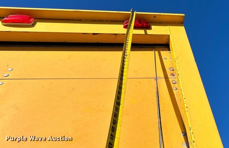 image for item DJ6381 1999 GMC C6500  box truck