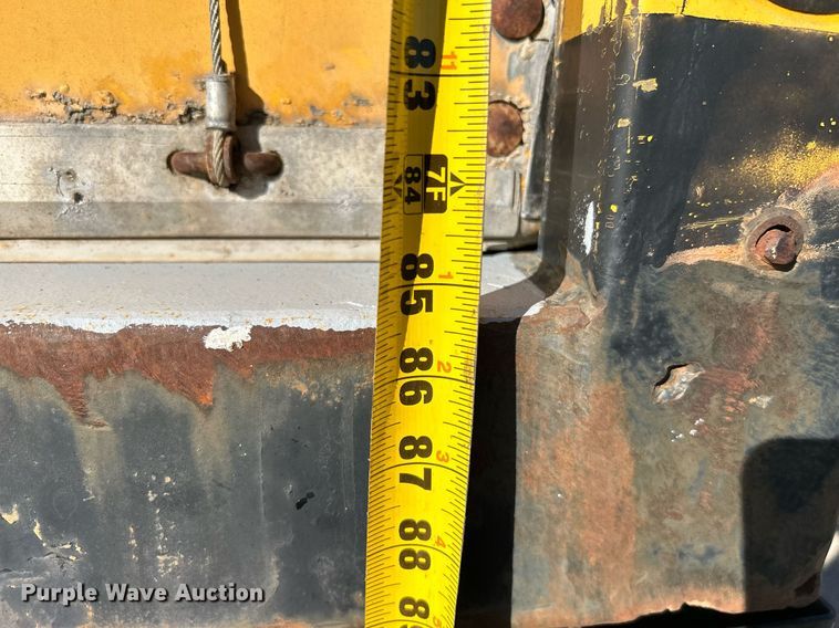 image for item DJ6381 1999 GMC C6500  box truck