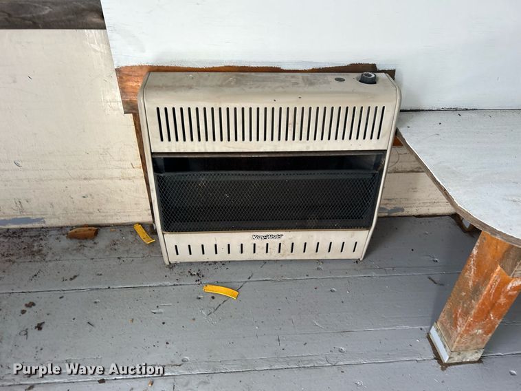 image for item DJ6381 1999 GMC C6500  box truck