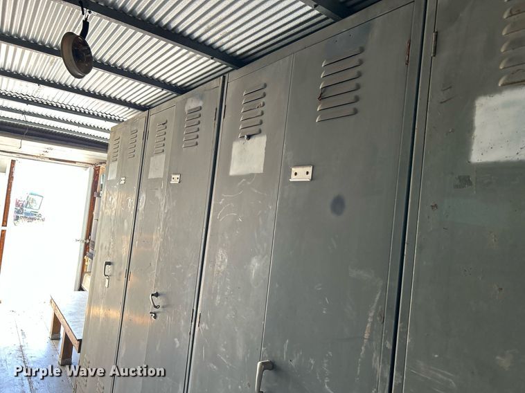 image for item DJ6381 1999 GMC C6500  box truck