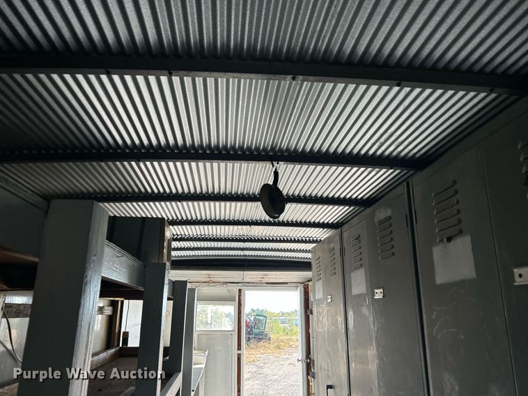 image for item DJ6381 1999 GMC C6500  box truck