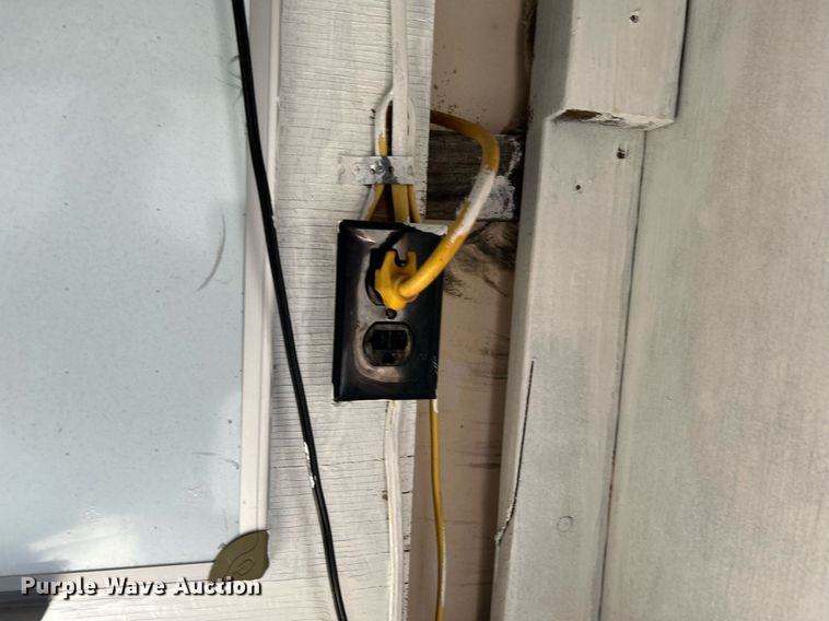 image for item DJ6381 1999 GMC C6500  box truck