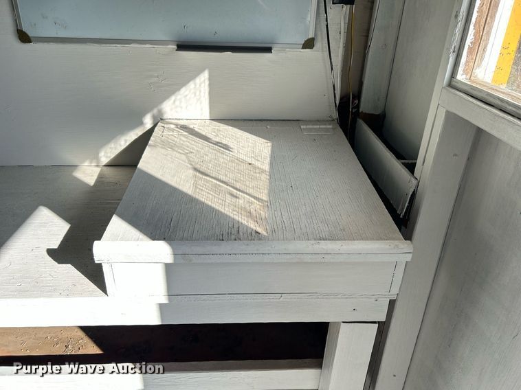 image for item DJ6381 1999 GMC C6500  box truck