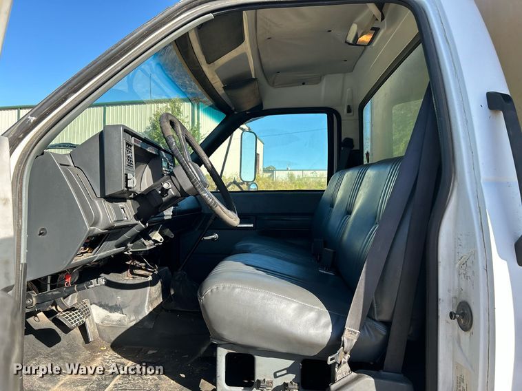 image for item DJ6381 1999 GMC C6500  box truck