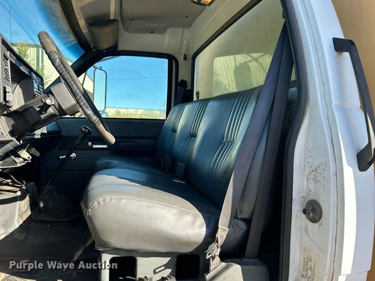 image for item DJ6381 1999 GMC C6500  box truck