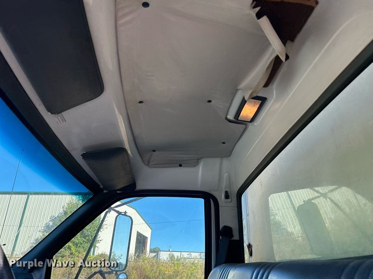 image for item DJ6381 1999 GMC C6500  box truck