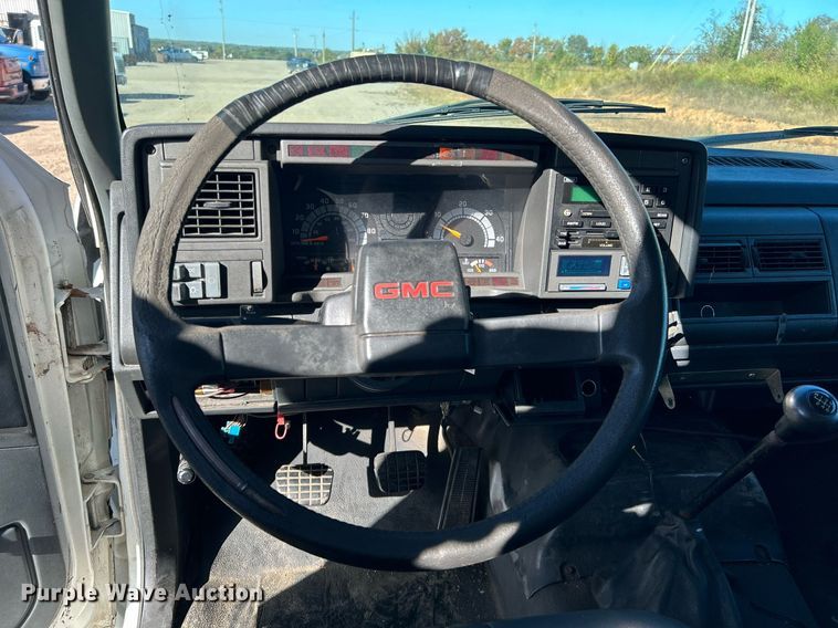 image for item DJ6381 1999 GMC C6500  box truck