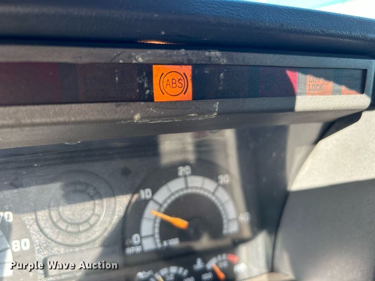 image for item DJ6381 1999 GMC C6500  box truck