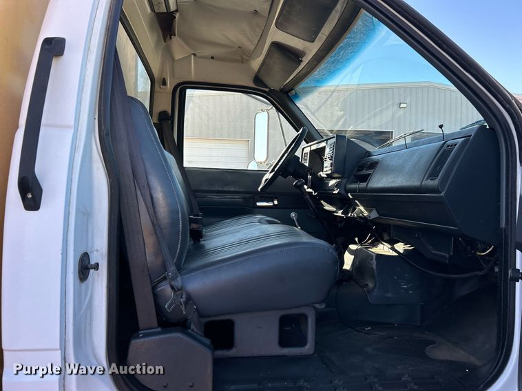 image for item DJ6381 1999 GMC C6500  box truck