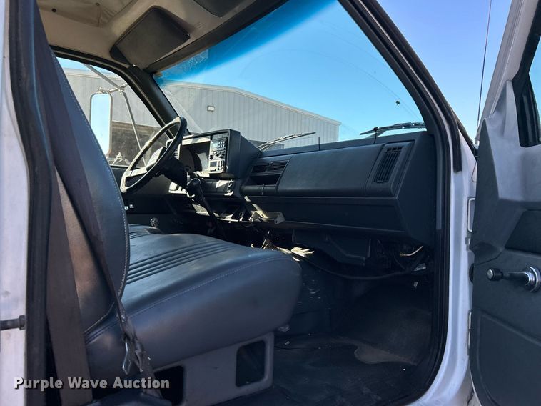 image for item DJ6381 1999 GMC C6500  box truck