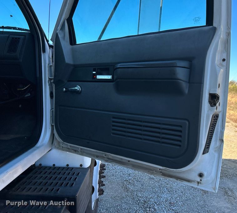 image for item DJ6381 1999 GMC C6500  box truck