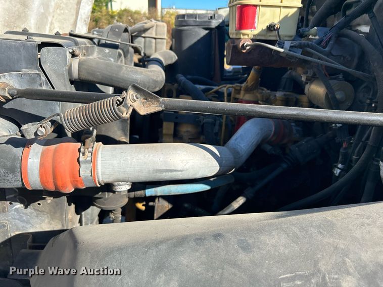 image for item DJ6381 1999 GMC C6500  box truck