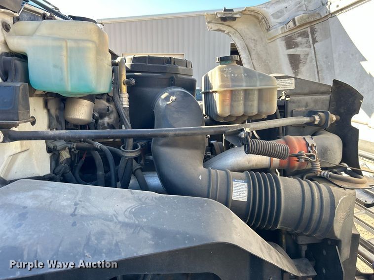 image for item DJ6381 1999 GMC C6500  box truck