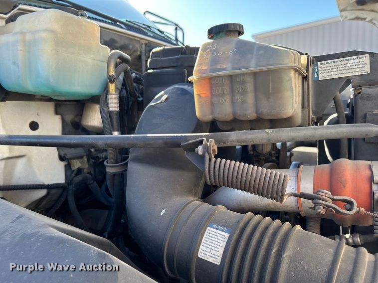 image for item DJ6381 1999 GMC C6500  box truck