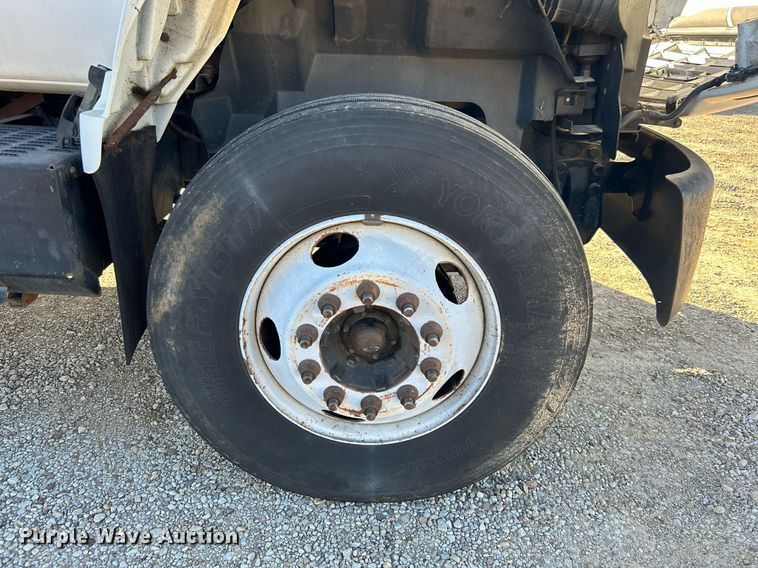 image for item DJ6381 1999 GMC C6500  box truck