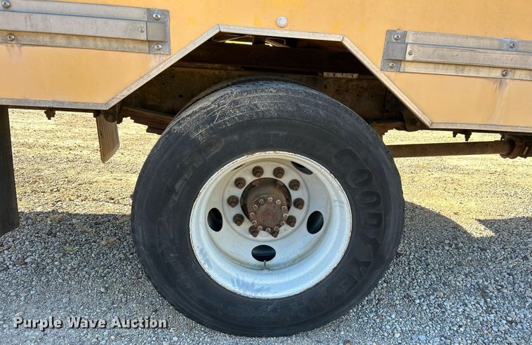 image for item DJ6381 1999 GMC C6500  box truck