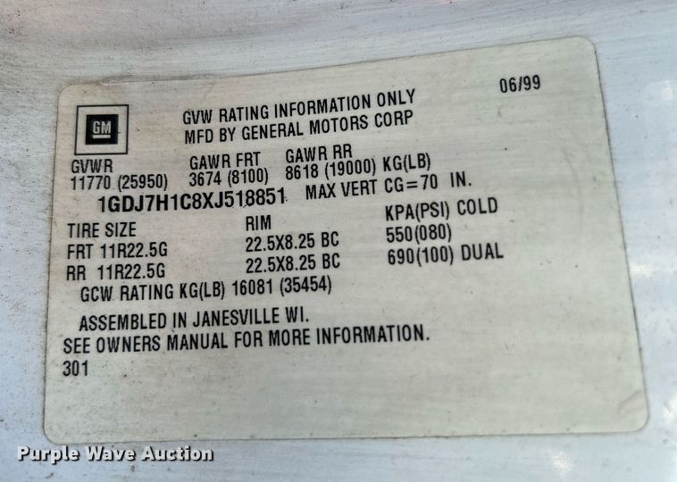 image for item DJ6381 1999 GMC C6500  box truck