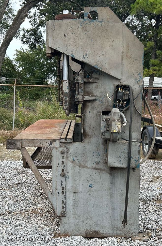 image for item DJ6395 Press brake