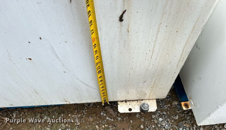 image for item DJ6400 (4) fuel tanks