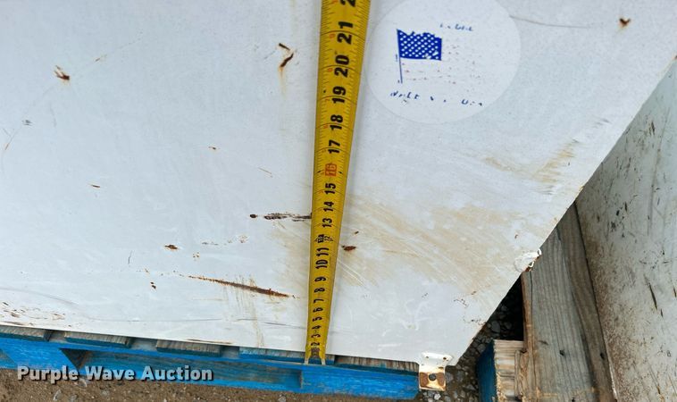 image for item DJ6400 (4) fuel tanks