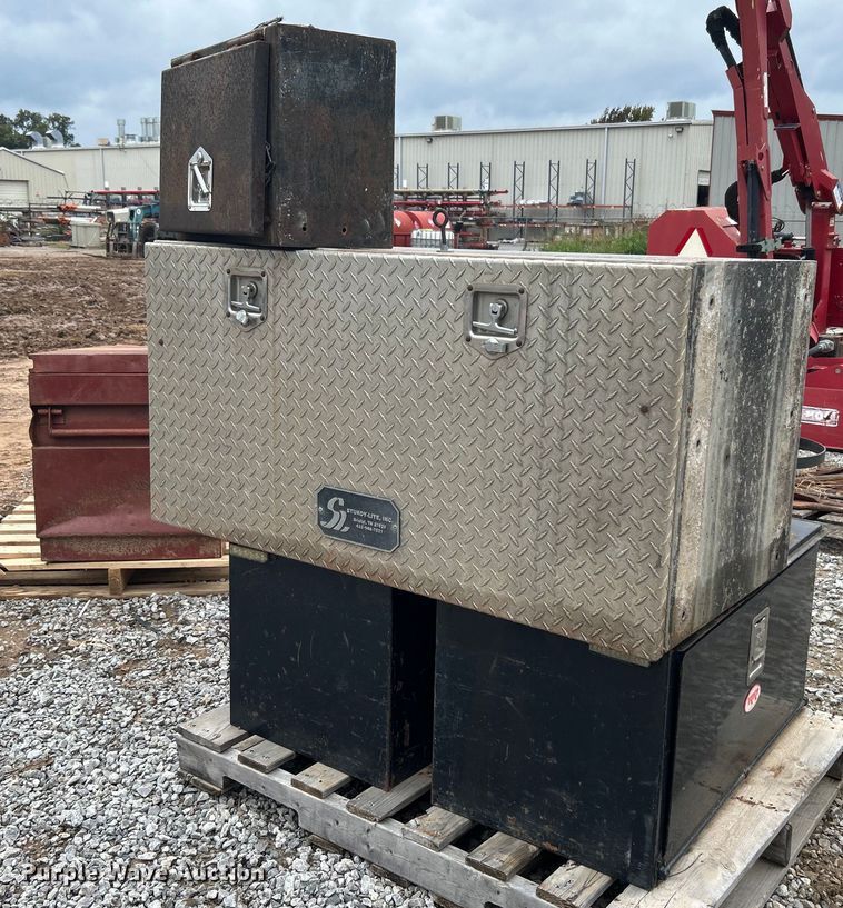 image for item DJ6402 (4) toolboxes