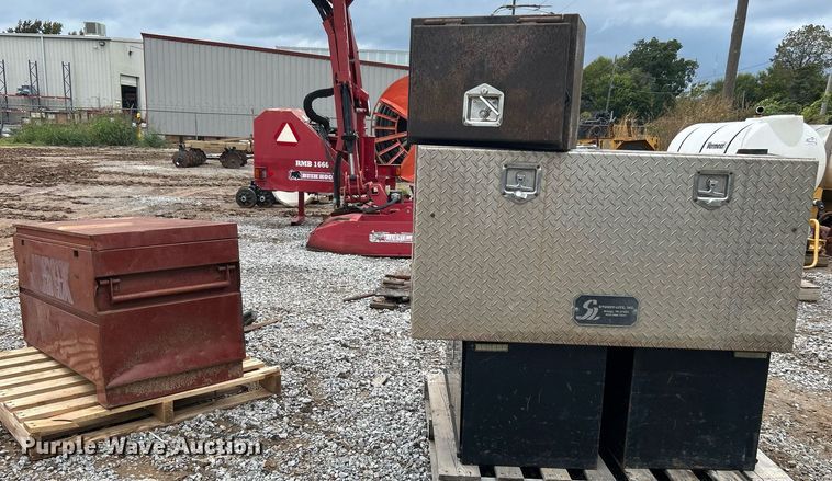 image for item DJ6402 (4) toolboxes