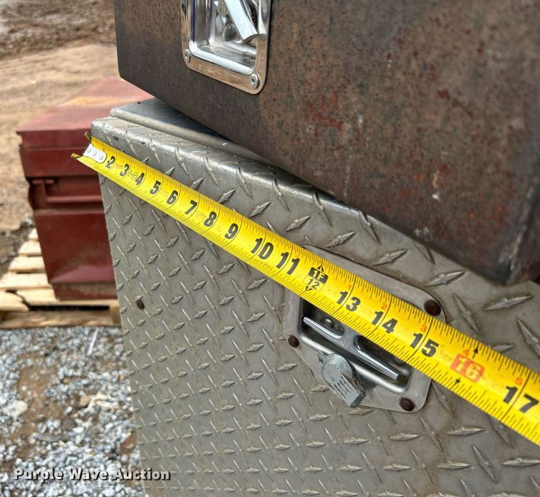 image for item DJ6402 (4) toolboxes