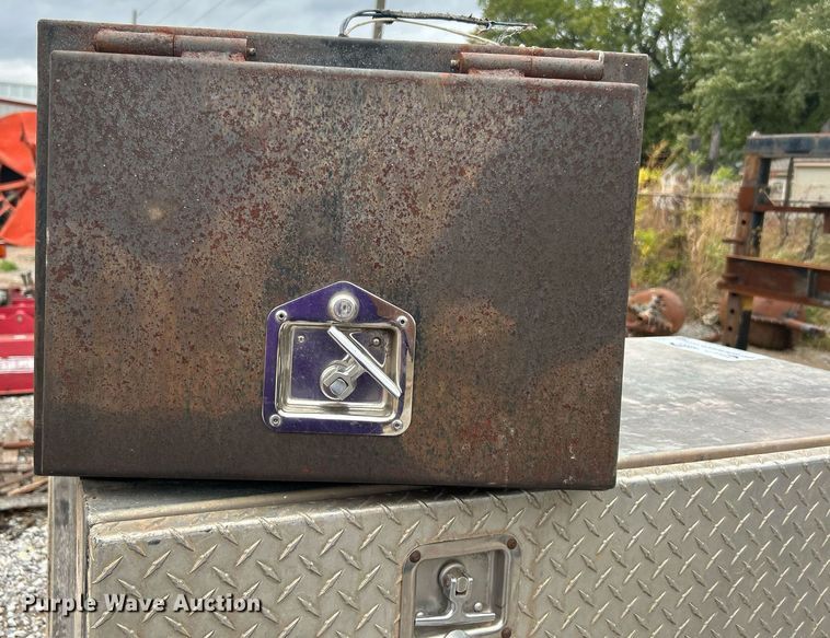 image for item DJ6402 (4) toolboxes