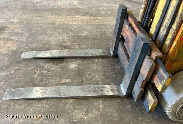 image for item DJ6420 2016 Yale K66C030G36  forklift