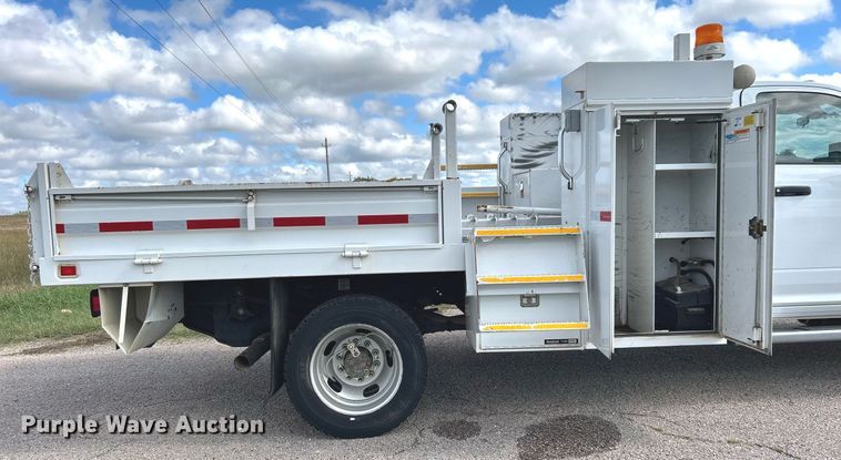 image for item DJ6427 2014 Dodge Ram 5500HD  flatbed truck