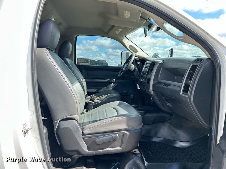 image for item DJ6427 2014 Dodge Ram 5500HD  flatbed truck