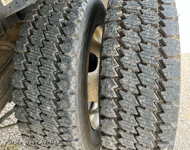 image for item DJ6427 2014 Dodge Ram 5500HD  flatbed truck