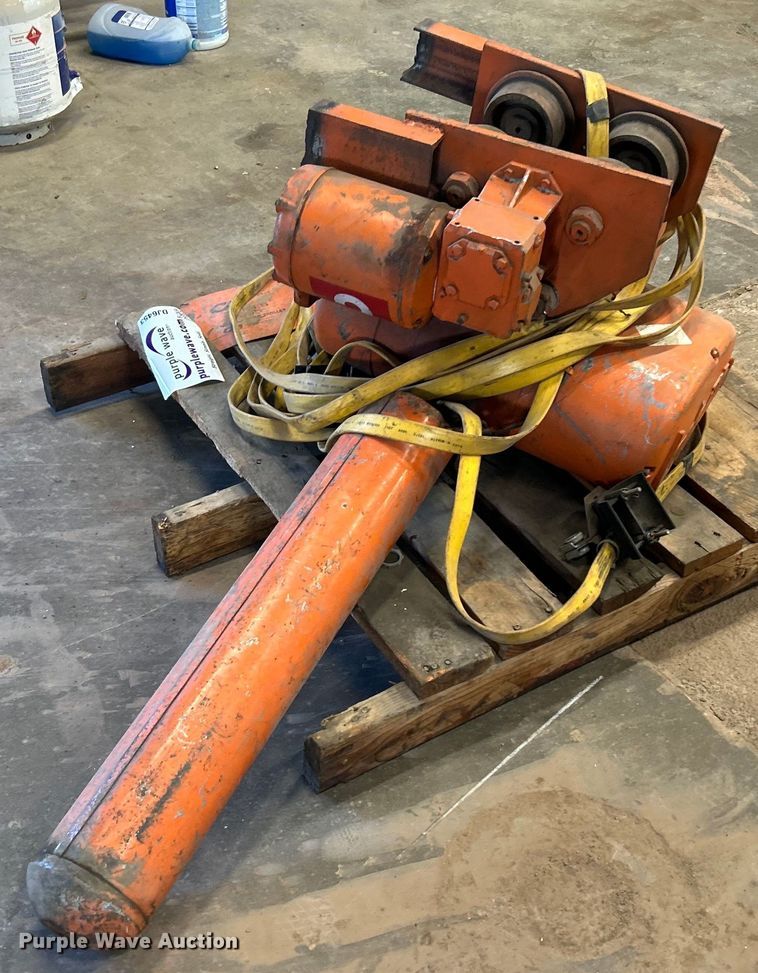 CM Hoist R2 chain hoist in Tulsa, OK Item DJ6453 for sale Purple Wave