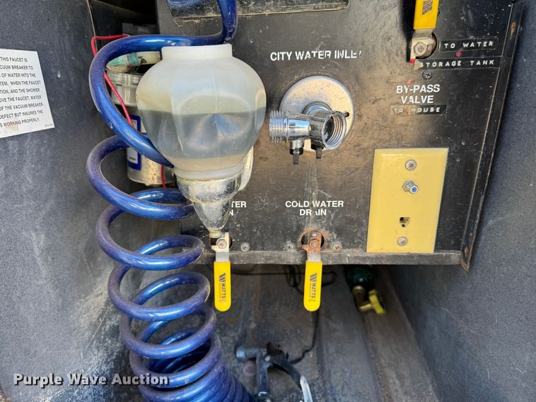 image for item DK2572 1997 Fleetwood Discovery  RV