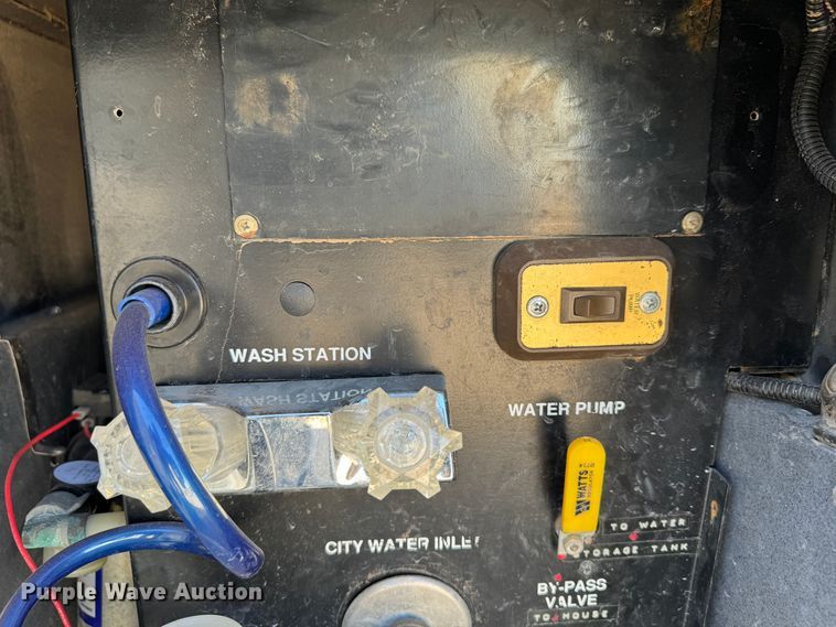 image for item DK2572 1997 Fleetwood Discovery  RV