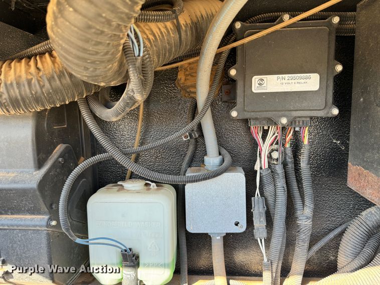 image for item DK2572 1997 Fleetwood Discovery  RV