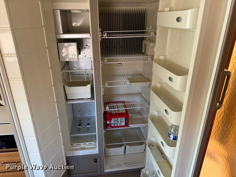 image for item DK2572 1997 Fleetwood Discovery  RV